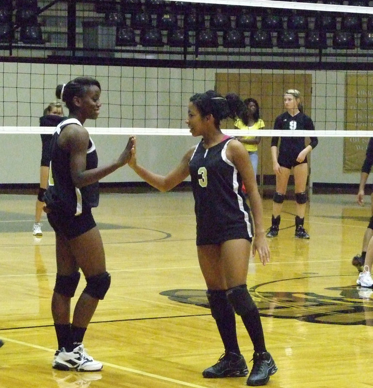 Image: Ryisha Copeland #3 switches with Kortnei Johnson #6.