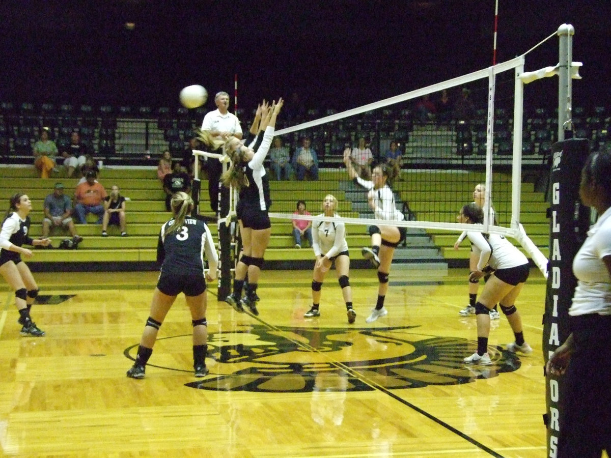 Image: Grandview double teams Italy at the net.