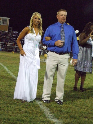Image: Megan was escorted by her father, Allen Richards.
