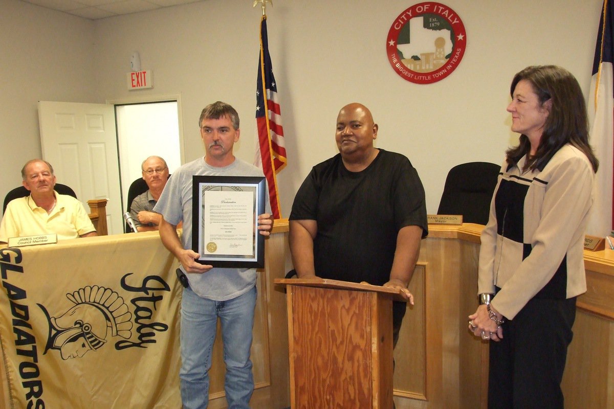 Image: Along with City of Italy councilmen James Hobbs, Bruce Utley, Mayor Frank Jackson and city administrator Terri Murdock, Gary Wood displays the IYAA Day Proclamation which officially proclaims October 11 as IYAA Day within the City of Italy.