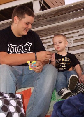 Image: Brothers Kelton and Kix Bales share some candy before watching dad [Craig Bales] win again.