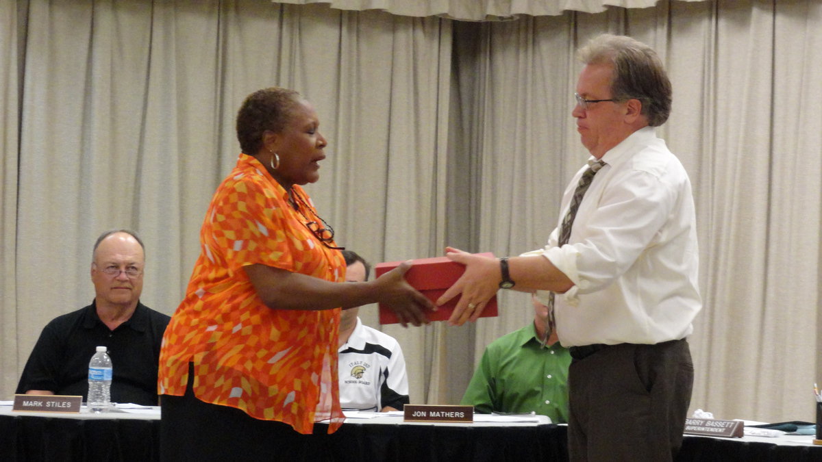 Image: Elmerine Bell receives the Living Legacy Award for Italy ISD superintendent Barry Bassett.