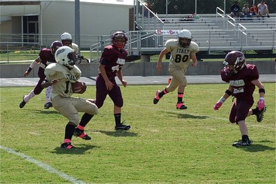 Image: A-Team’s Kendrick Norwood(10) gets into the open as IYAA teammate Isaac Salcido(80) looks for an Eagle to block.