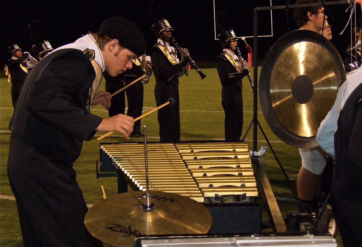 Image: Gus Allen has total focus during the halftime performance.