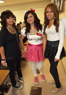 Image: Maria Elena Estrada Aguilar, Jasmin Flores and Marisol Rincon Acosta are playing a trick on drugs this Halloween.