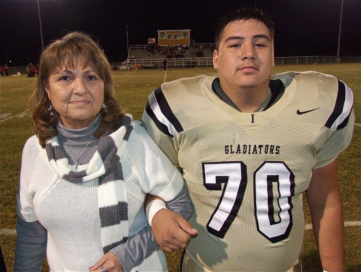 Image: Senior lineman, Isaac Medrano.