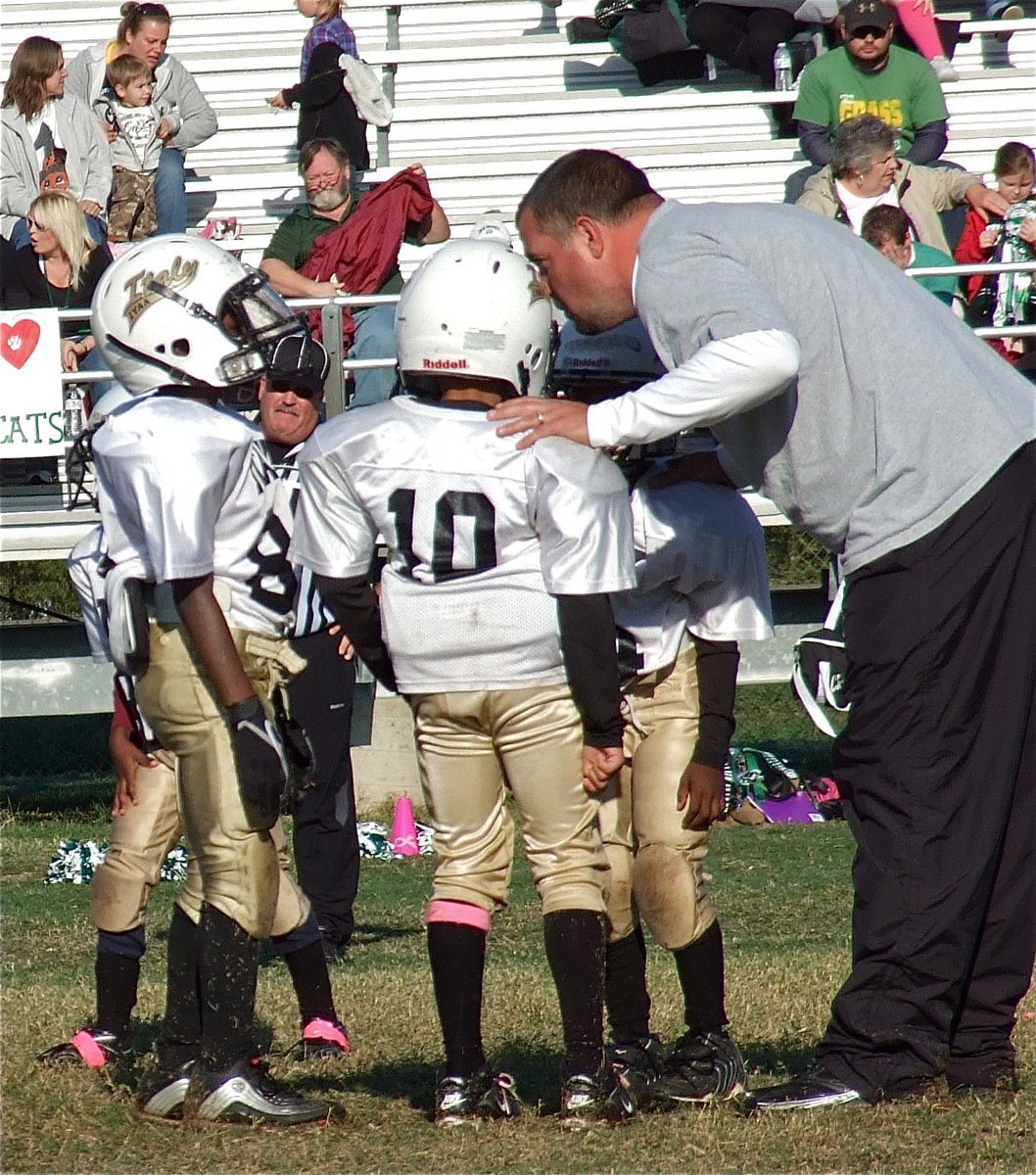 Image: IYAA C-Team head coach, Aaron Itson, delivers the ball to his backfield, consisiting of Laveranues Green(10), Julius Williams(88), Darrin Jackson(80) and Rodney Williams(34).