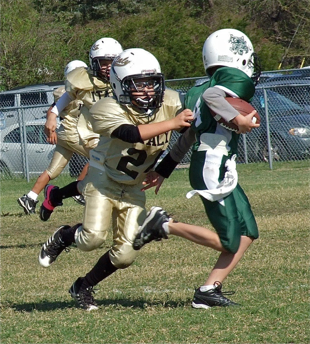 Image: Gage Wafer(29) drags down a scurrying Scurry Wildcat.