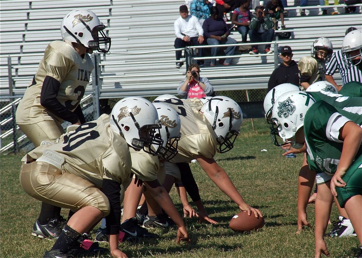 Image: Clay Riddle(31) takes the snaps at center for the IYAA A-Team Gladiators.