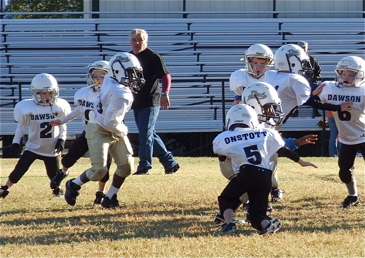 Image: Byron Davis(99), John Hall, Jr.(9) and Taylor Sparks(84) flow to the ball on defense.