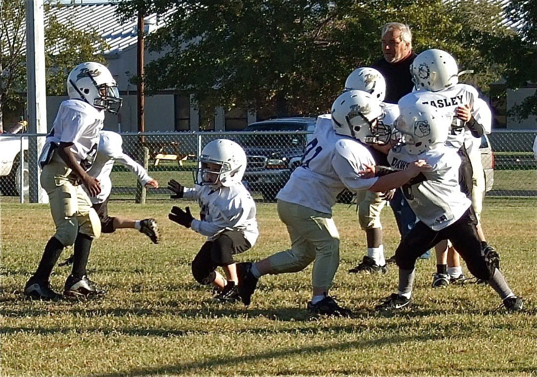 Image: Bryce Ballard(81) dominated the line of scrimmage for Italy’s C-Team on Saturday.