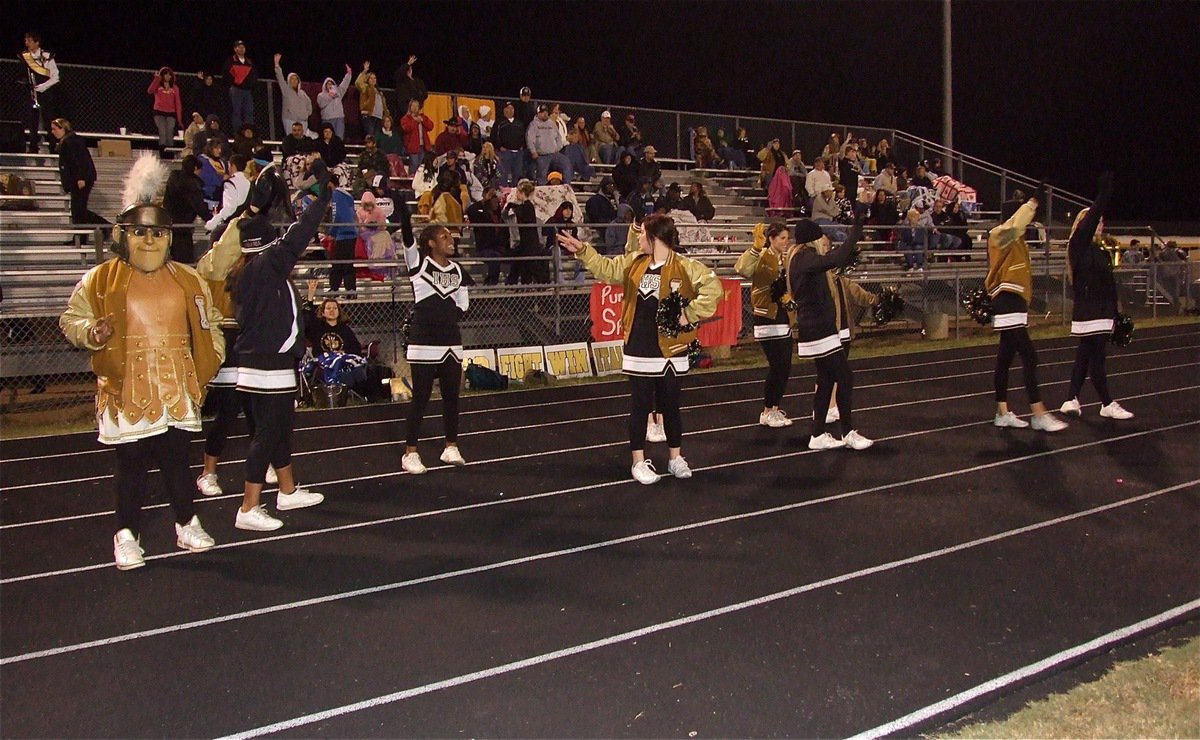 Image: Italy’s cheer crew makes noise along the Gladiator sideline.