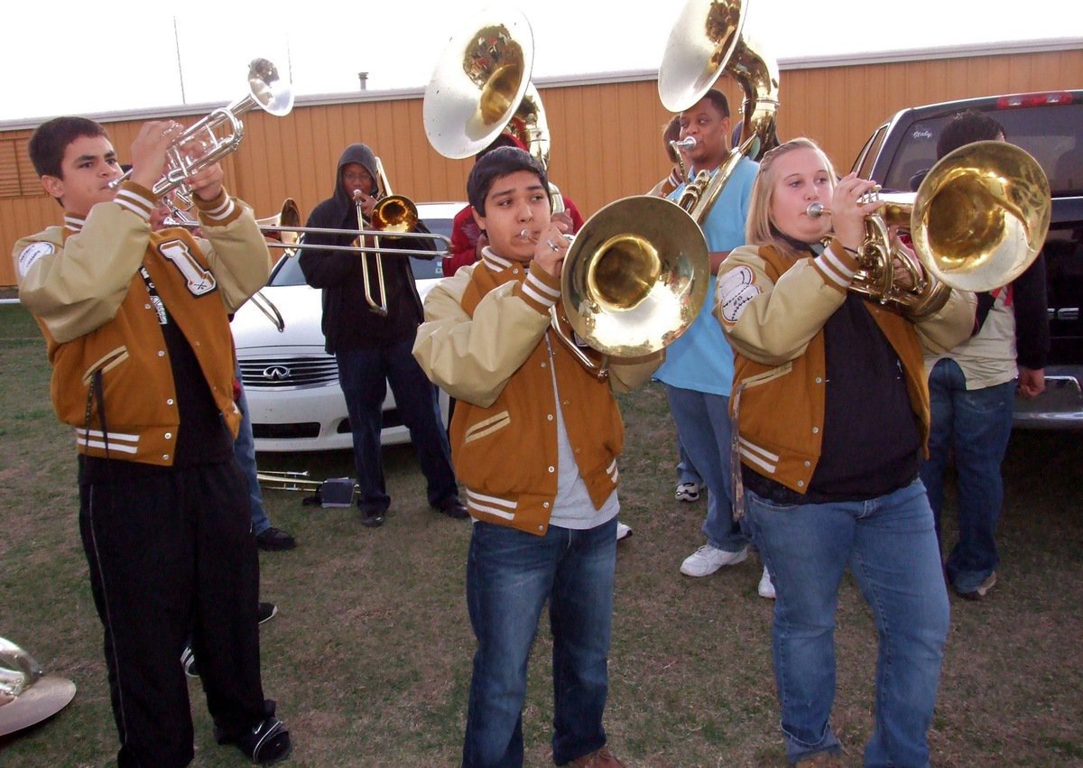 Image: The Gladiator Regiment Band leads the way!