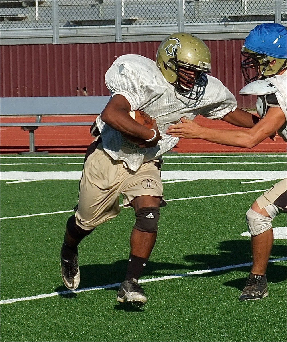 Image: Gladiator Jalarnce Lewis shows the power that has helped Italy make the playoffs.