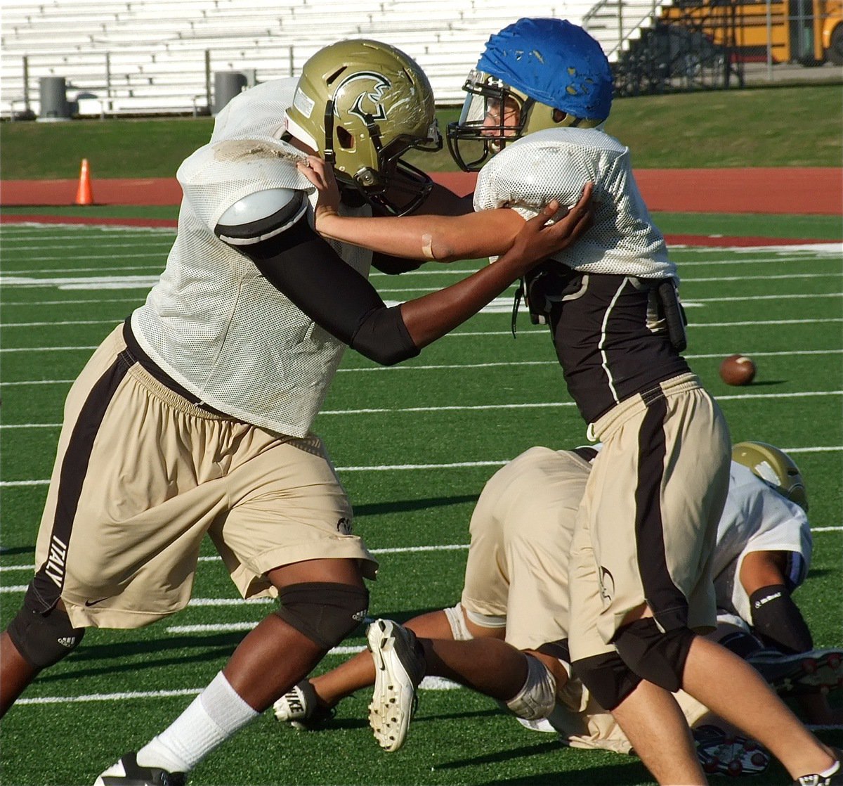 Image: Gladiator offensive tackle Larry Mayberry, Jr. will lead the Gladiators against the Franklin Lions tonight in Buffalo.