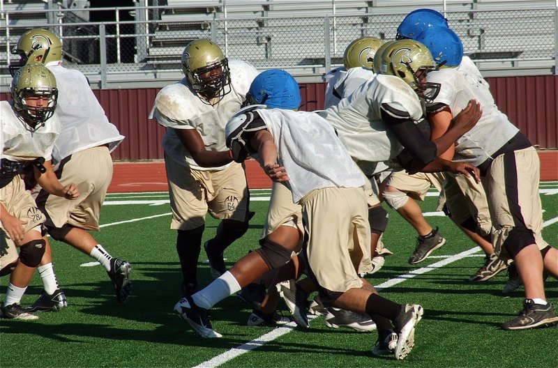 Image: Left guard Adrian Reed(64) pulls and lead blocks during practice.