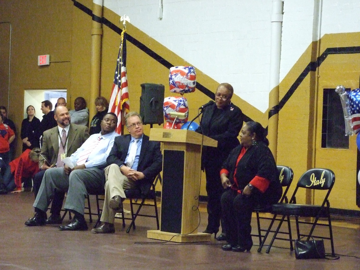 Image: Elmerine Bell speaks to the audience on Veteran’s Day.