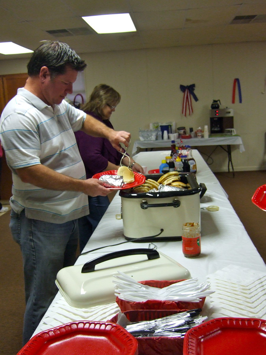 Image: Raymond Mosely serving up breakfast.