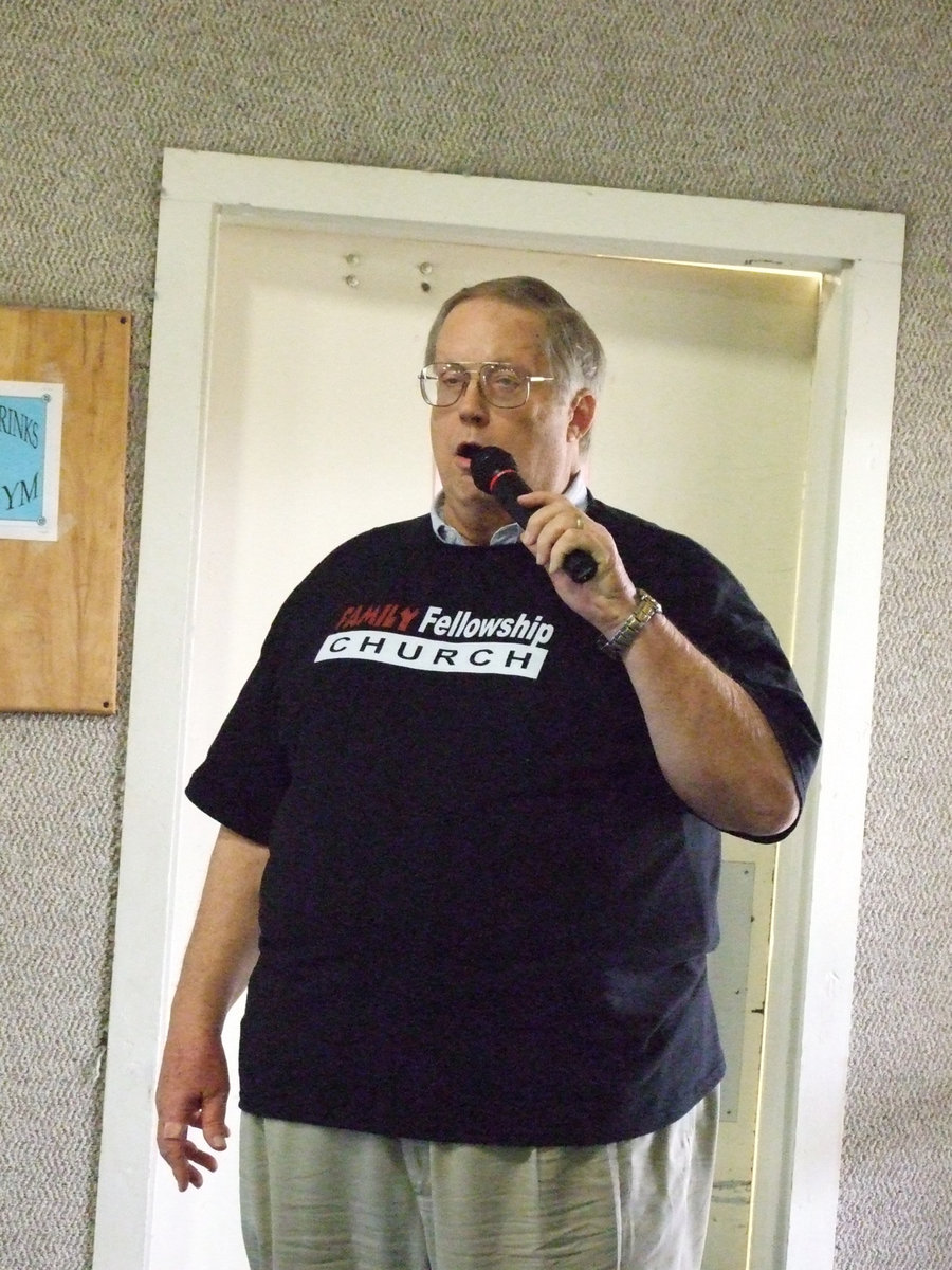 Image: Pastor Bill Morgan from Family Fellowship Church welcomes everyone to Stafford Elementary.