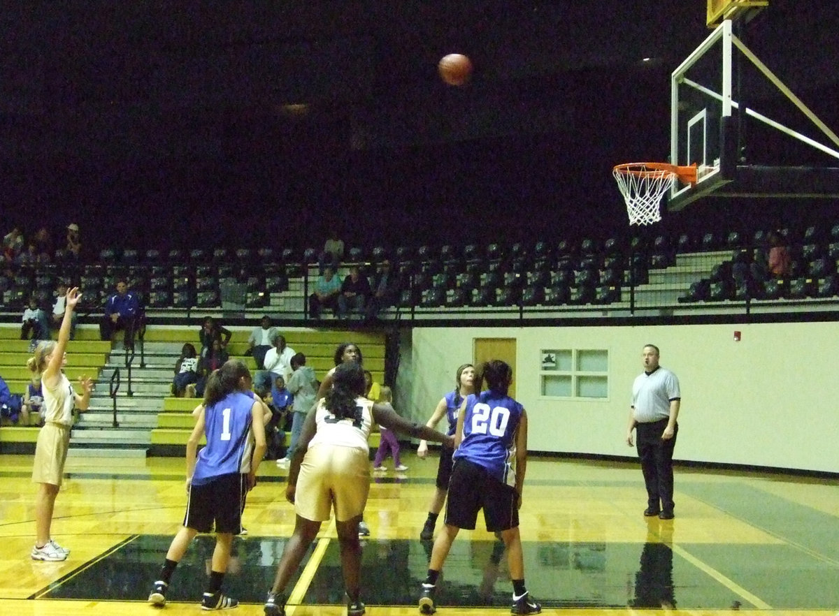 Image: Lilly Perry(25) shoots a free throw.