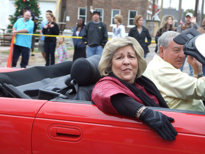 Image: Jimmy and Ann Hyles ride in style for the parade.
