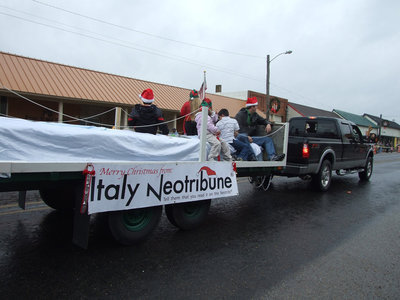 Image: Our own Italy Neotribune throws candy canes at the crowd.