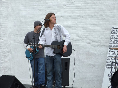 Image: Justin Guthrie Band plays for the enjoyment of the downtown crowd.