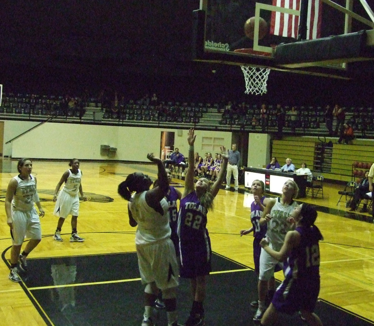 Image: Lady Rattler #22 Frazier works her way through the gauntlet of Lady Gladiators for 2 more points.