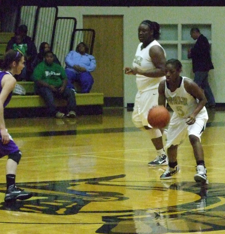 Image: Copeland and Reed work around Tolar.