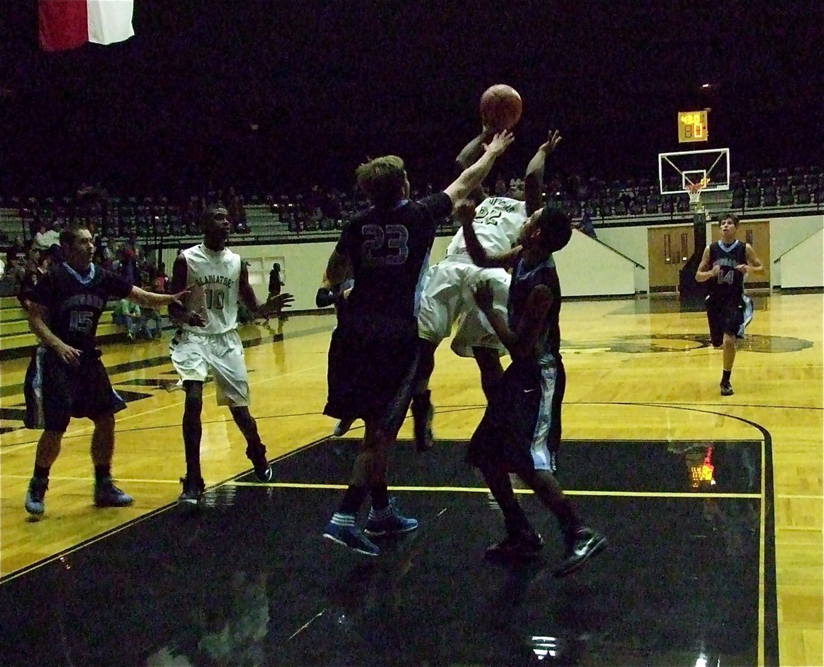 Image: Italy’s Jalarnce Lewis(22) fades away to score the bucket over a Cougar defender.