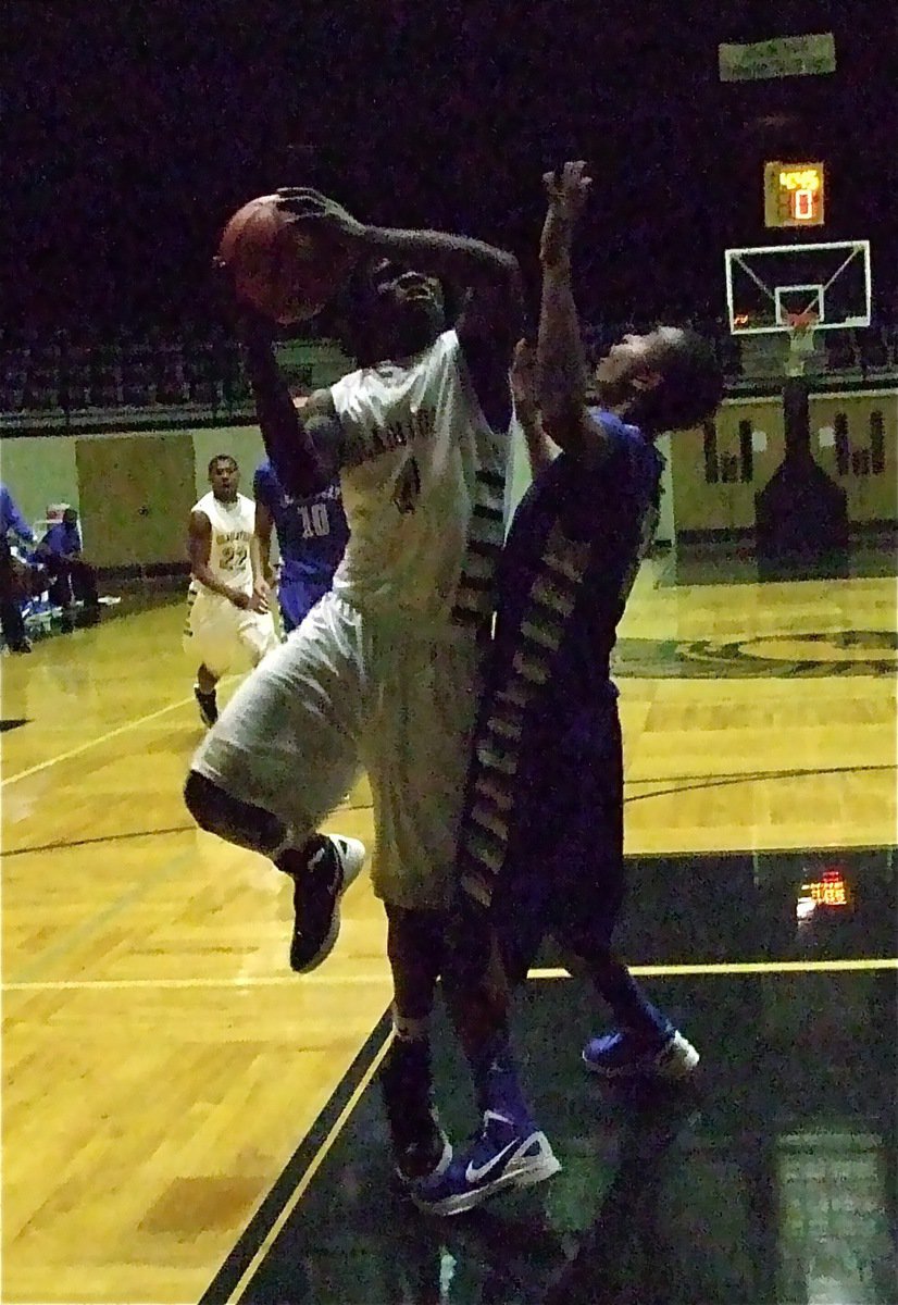 Image: Italy’s Ryheem Walker(4) muscles his way up for a score against Connally.