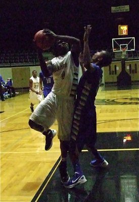 Image: Italy’s Ryheem Walker(4) muscles his way up for a score against Connally.