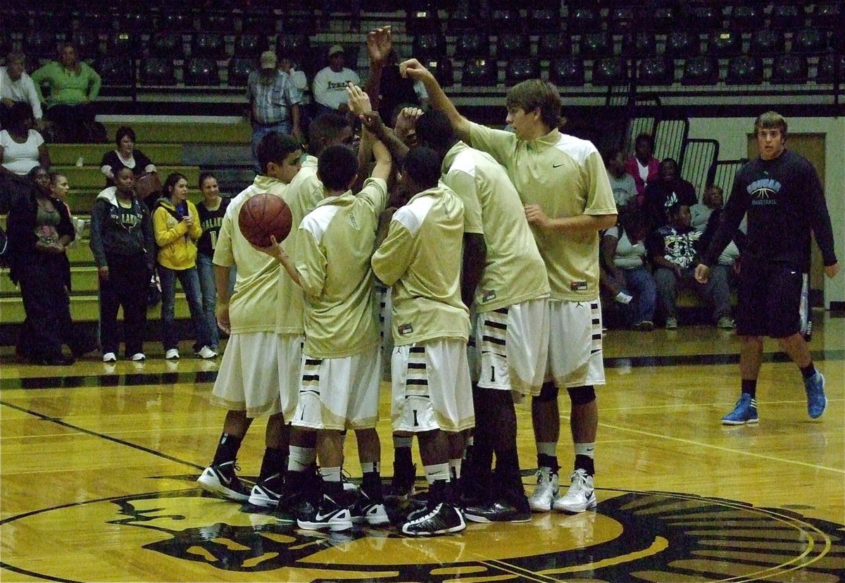 Image: The Gladiators get ready for Waco Reicher.