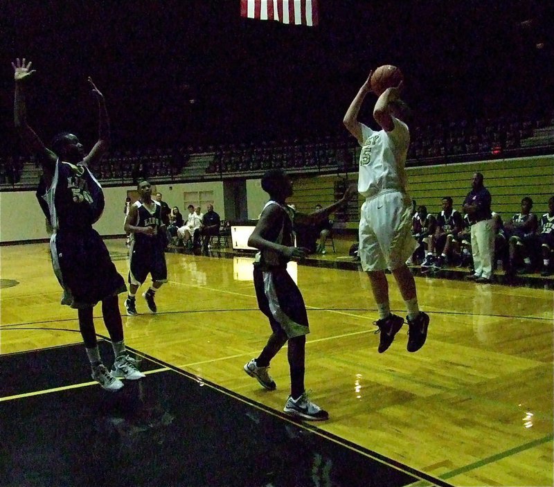 Image: Italy’s Bailey Walton(15) pulls up for a jumper against ROLOC during the JV game.