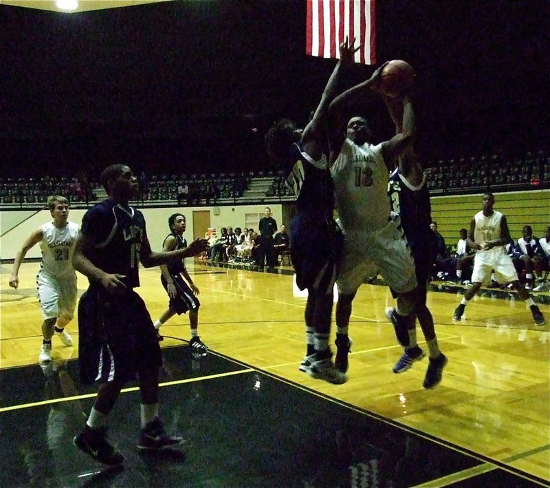Image: Italy’s Larry Mayberry, Jr. dominates Red Oak Life Oak Cliff in the paint.