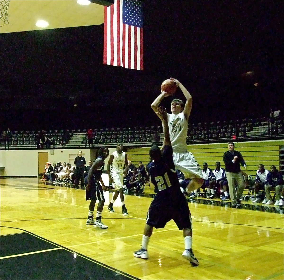 Image: Cole Hopkins(21) elevates for the Gladiators.