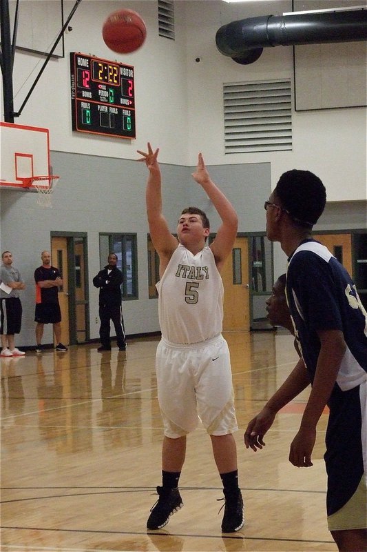 Image: Zain Byers(5) puts in a free-throw as part of a 6-point scoring run, all by the Italy sophomore.