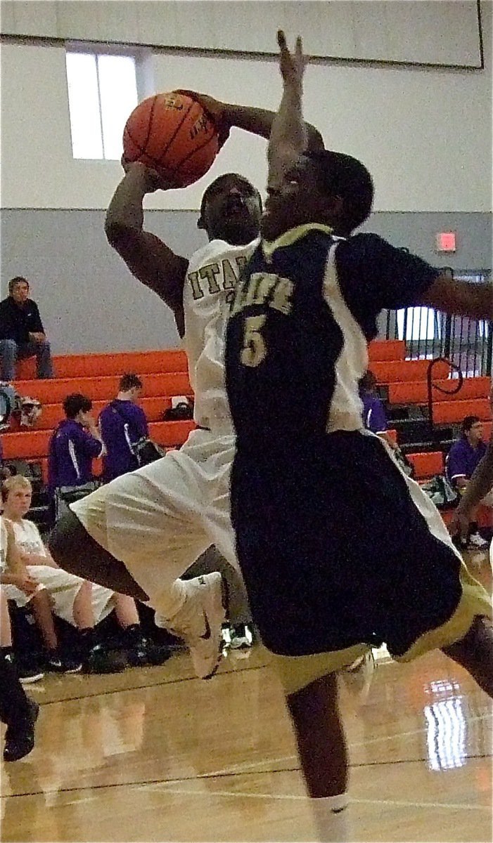 Image: Marvin Cox(1) finishes the fast break for Italy’s JV squad.