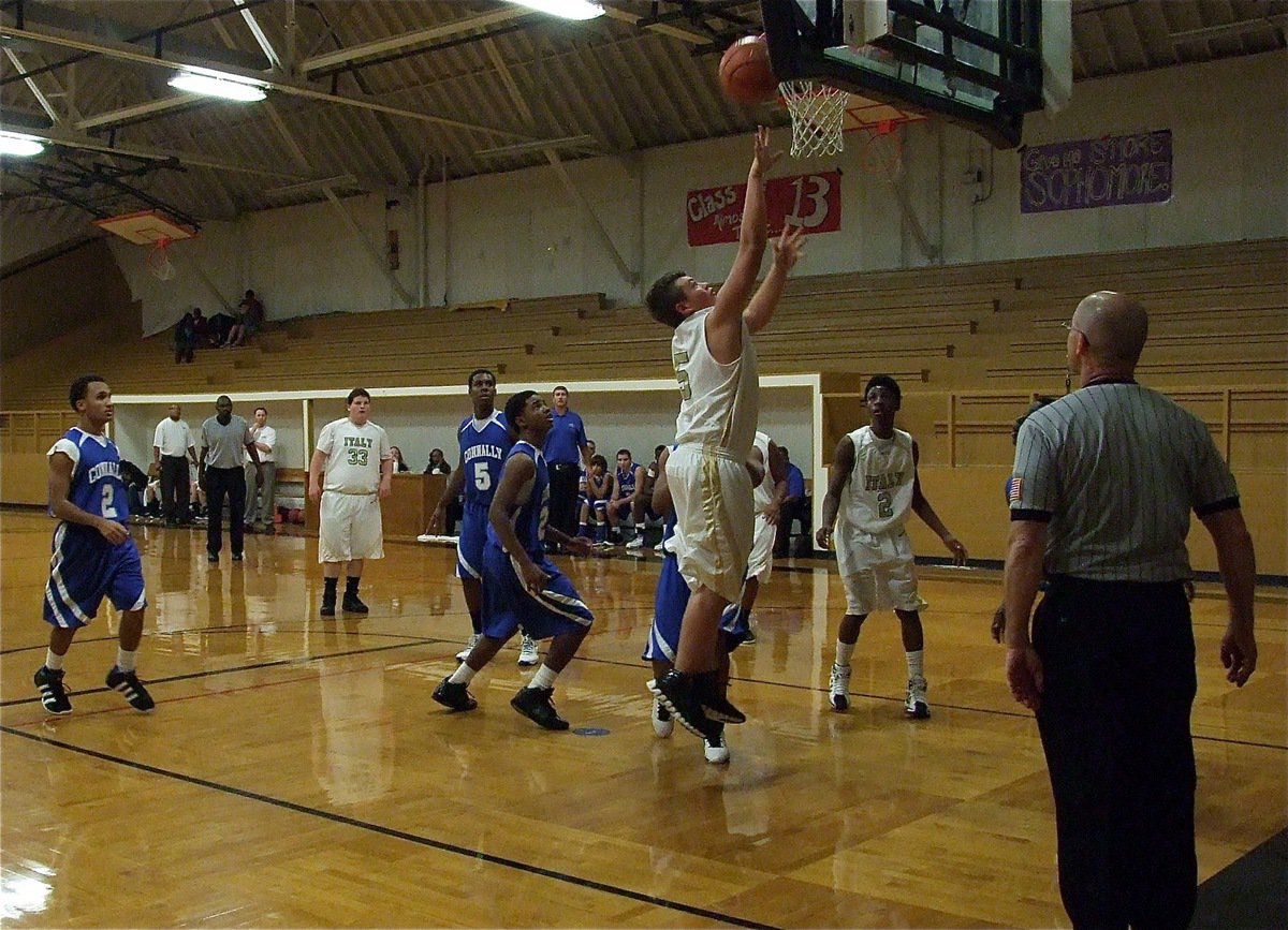 Image: Zain Byers(5) gets Italy on the board against Connally.