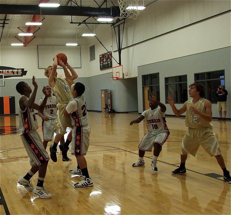 Image: Cody Boyd(10) takes a jumper during the Italy JV’s tournament win over Ferris.