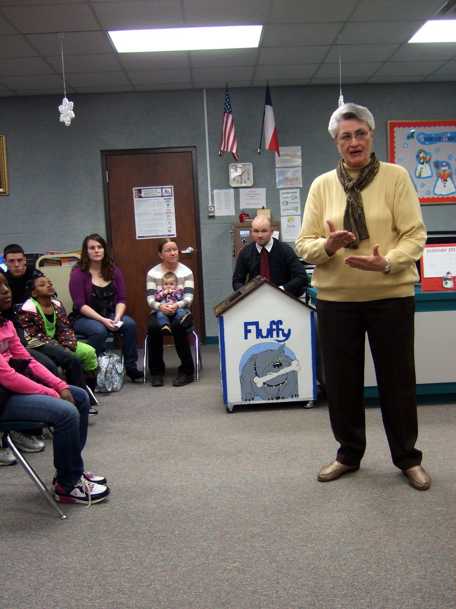 Image: Marilee Byrne (principal) sharing her memories with the crowd.