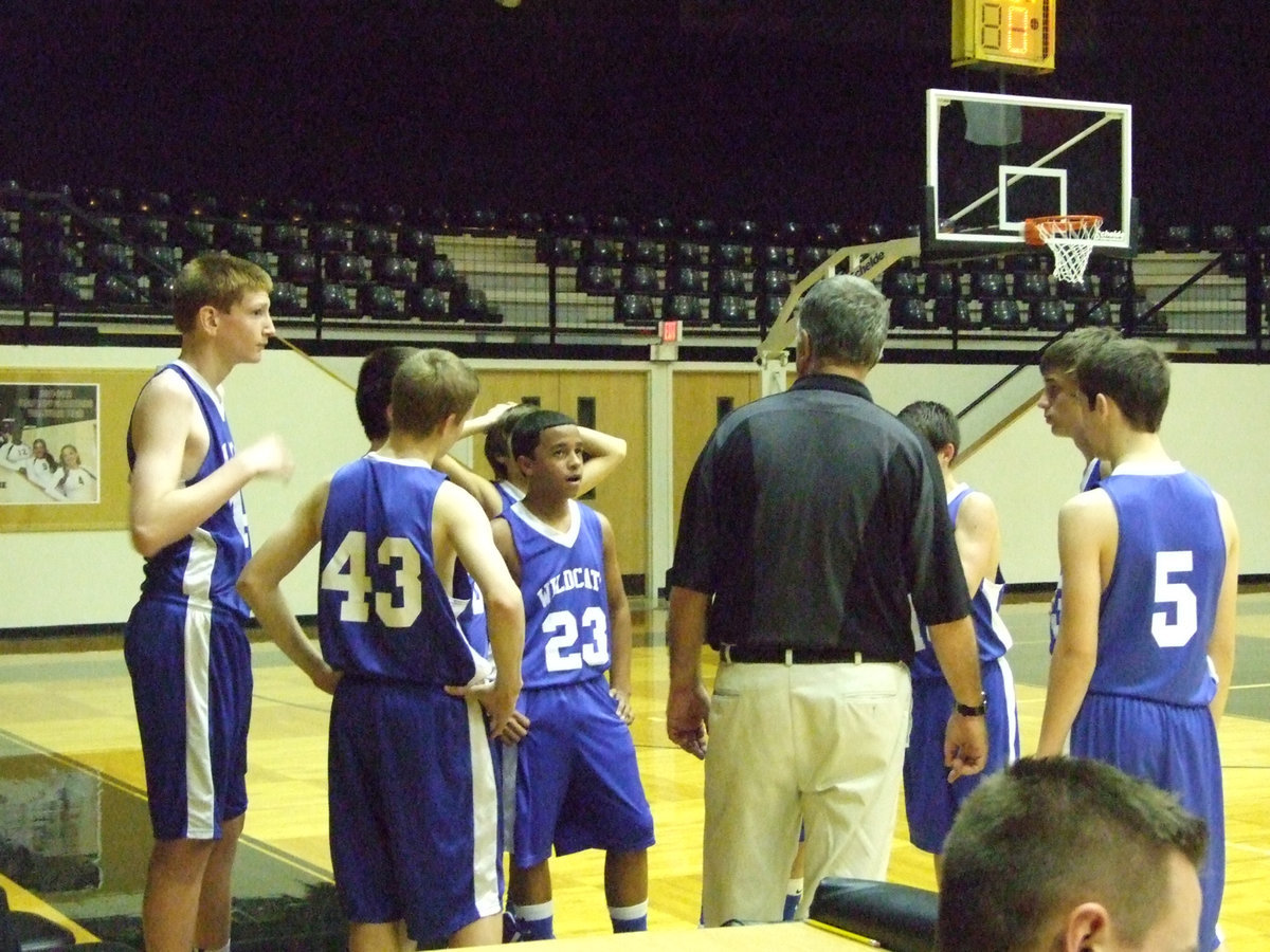 Image: Wickerson(#44) even towers over his teammates.