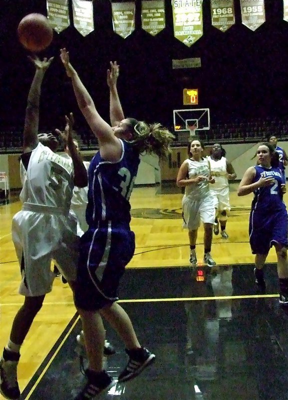 Image: Lady Gladiator Jameka Copeland(5) takes it in for 2-points over Whitney.