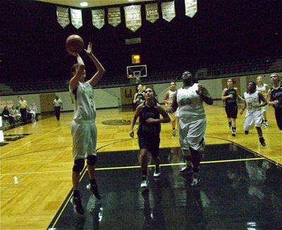Image: Lady Gladiator Kaitlyn Rossa(3) gets an open look under the basket.