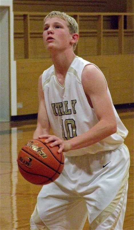 Image: JV Gladiator Cody Boyd(10) puts in a free throw against Rio Vista.