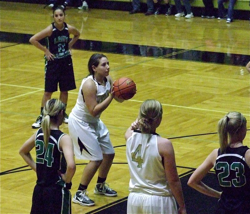 Image: Alyssa Richards(24) at the line for the Lady Gladiators.