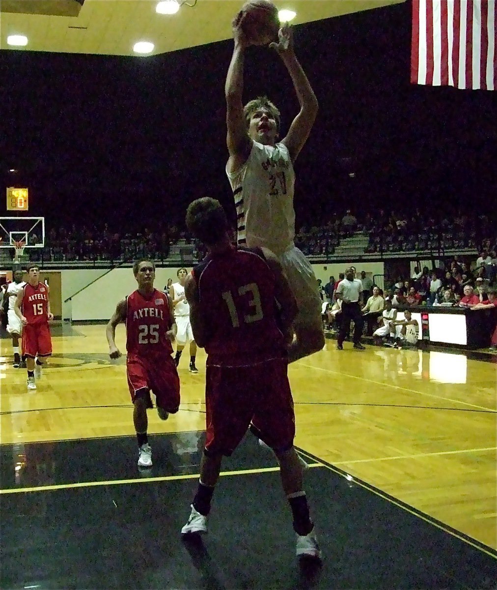 Image: Gladiator junior Cole Hopkins(21) tries to score over a Longhorn defender.