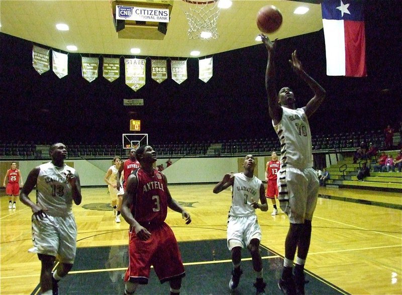 Image: Devonta Simmons(10) lays in a basket against Axtell.