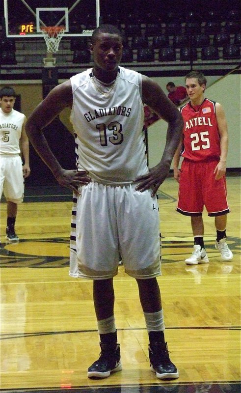 Image: Larry “Hunchie” Mayberry, Jr.(13), settles in at the free throw line.