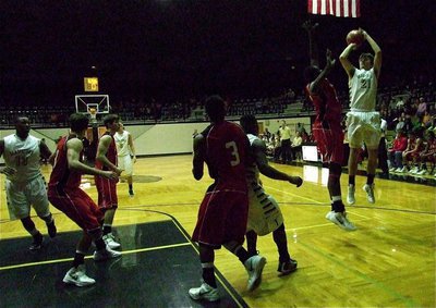 Image: Cole Hopkins(21) out leaps Axtell to get the shot away.